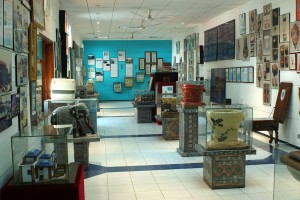 Una de las salas del Museo Sulabh International Museum of Toilets. Con licencia.